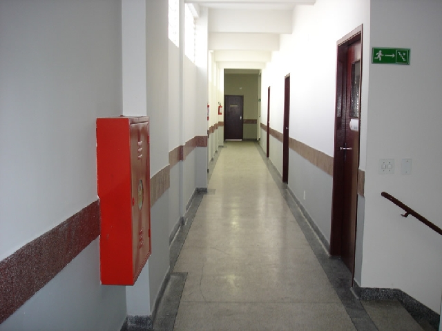 20- Corredor das Salas de Aula.jpg